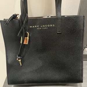 Women black leather Marc Jacobs purse